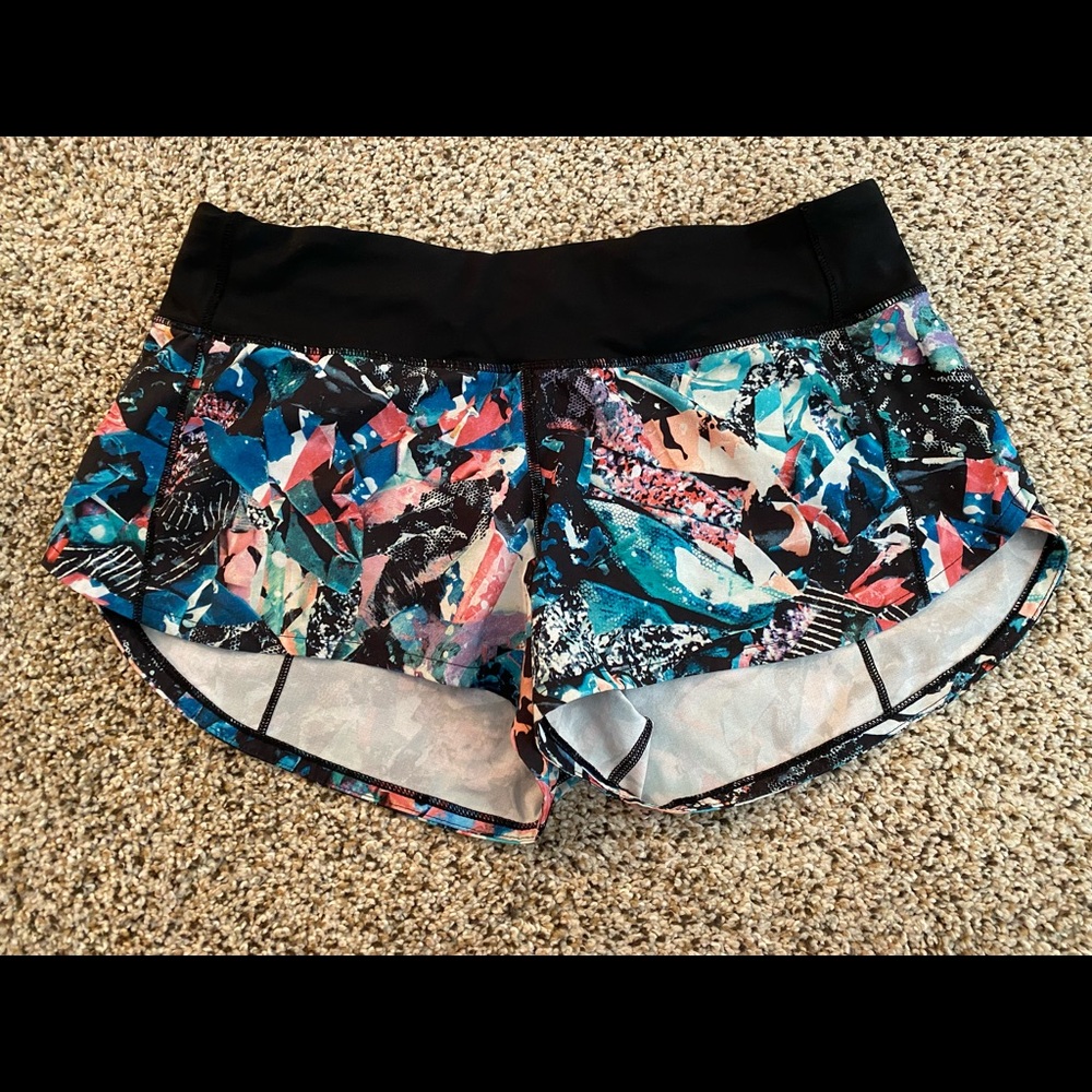 EUC lululemon 2.5in speed up short size 4